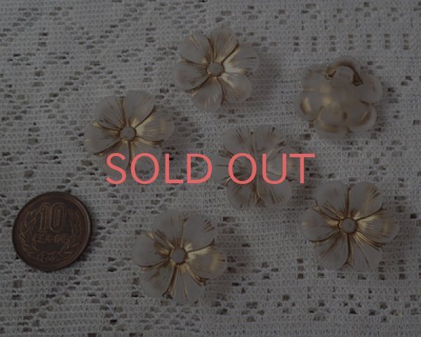 画像3: ヴィンテージ/ドイツ/プラスチック/ホワイトゴールドフラワー(1個) (3)