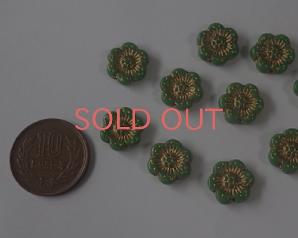 画像2: チェコガラスビーズ/6ペタルフラワー/14mm/グリーン×ゴールド(2個) (2)