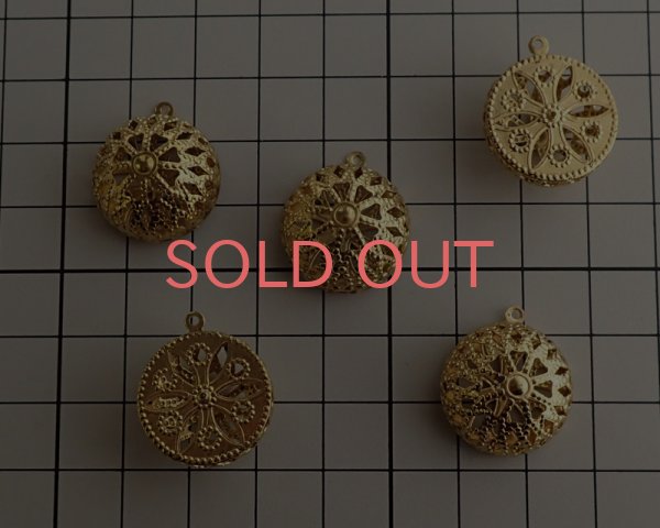 画像2: デッドストック/ブラス/USA/レースドームチャーム（2個） (2)