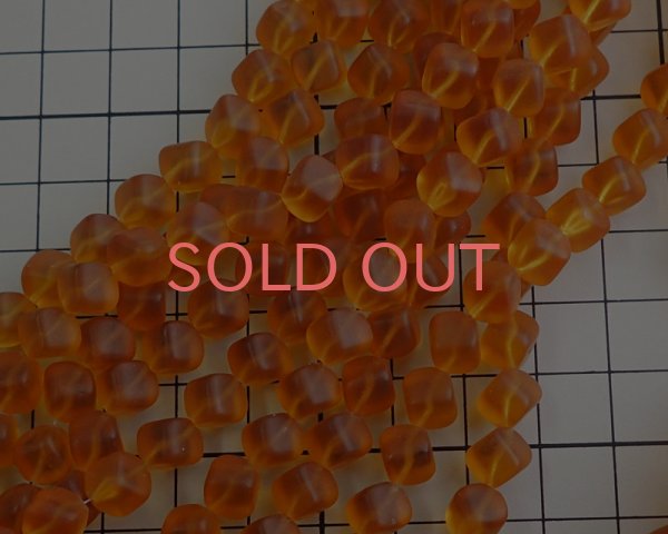 画像2: チェコガラスビーズ/ダイアゴナルキューブ/フロストトパーズ/8mm(10個) (2)