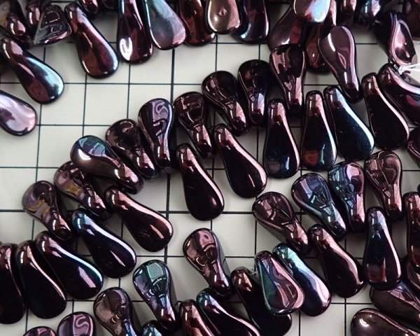 画像2: チェコガラスビーズ/ダックビル/ラスターメタリックアメシスト（2個） (2)