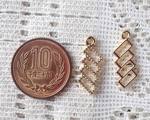 画像2: メタルチャーム/4連レクタングル/ゴールド(2個) (2)