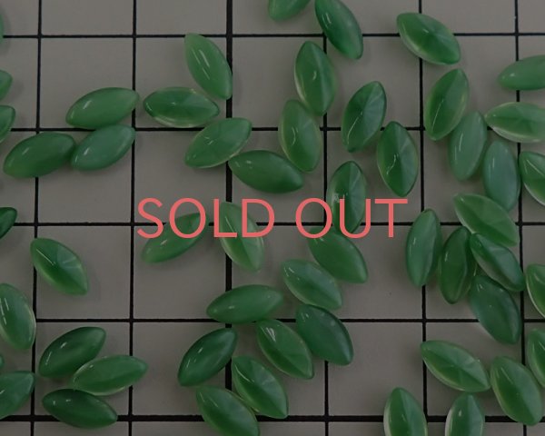 画像2: ヴィンテージ/ガラス/ドイツ/ダークグリーンムーン/ナベット/8×4mm(5個) (2)