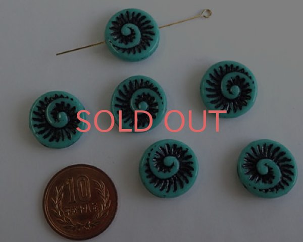 画像2: チェコガラスビーズ/シェルラウンド/18mm/ターコイズ×ブラック(1個) (2)