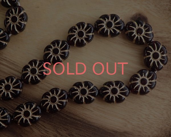 画像2: チェコガラスビーズ/オーバルフラワー/ダークレッド×ゴールド(4個） (2)