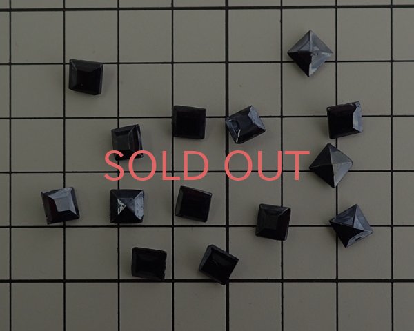 画像2: ヴィンテージ/チェコ/ガラス/ヘマタイトスクエア/約6mm(2個) (2)