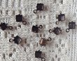 画像1: 4mmスクエア用/ブラスセッティング/クローズドバック/1リング/金古美(1個) (1)