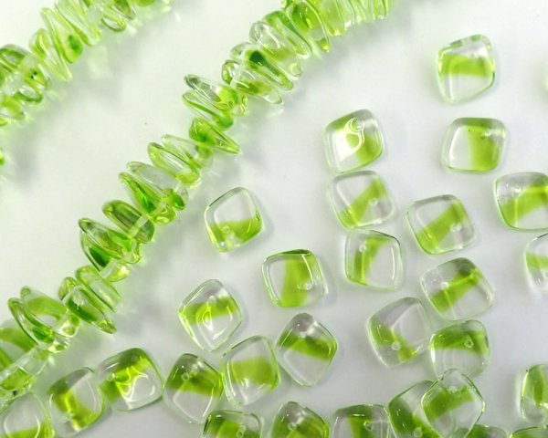 画像1: チェコガラスビーズ/ダイヤドロップ/クリア×グリーン/約14mm(2個) (1)