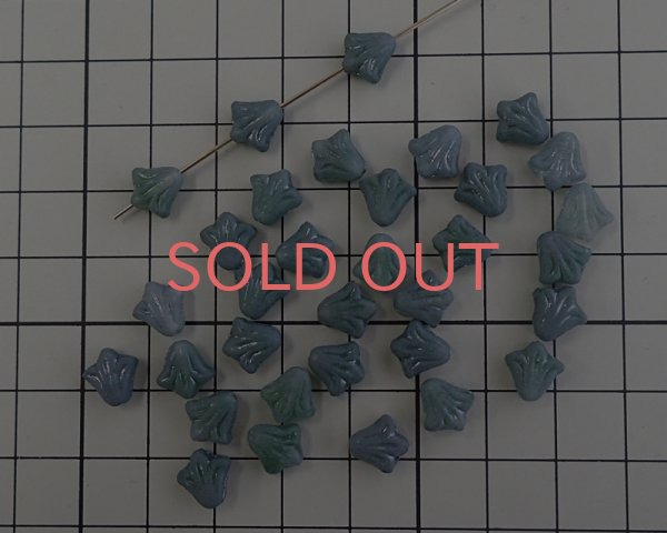 画像2: チェコガラスビーズ/リリー/マットグレーグリーン(8個) (2)