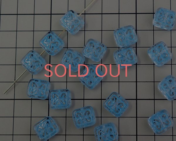 画像2: チェコガラスビーズ/レリーフ/クリア×ライトブルー（2個） (2)