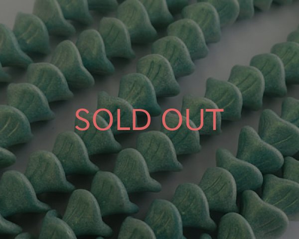 画像2: チェコガラスビーズ/スリーペタルフラワー/オペークミント(4個) (2)