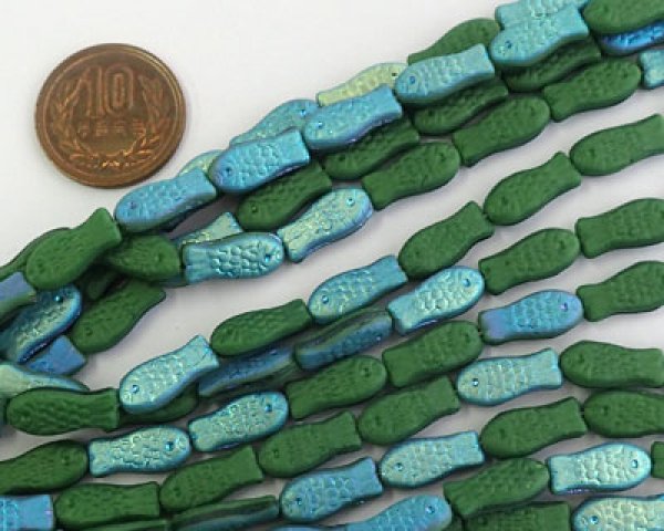 画像2: チェコガラスビーズ/さかな/グリーンオーロラ(10個) (2)