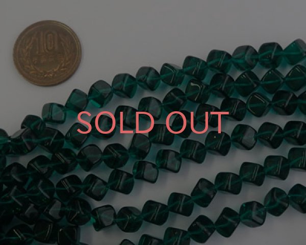 画像2: チェコガラスビーズ/ダイアゴナルキューブ/エメラルド/8mm(10個) (2)