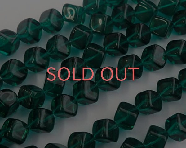 画像1: チェコガラスビーズ/ダイアゴナルキューブ/エメラルド/8mm(10個) (1)
