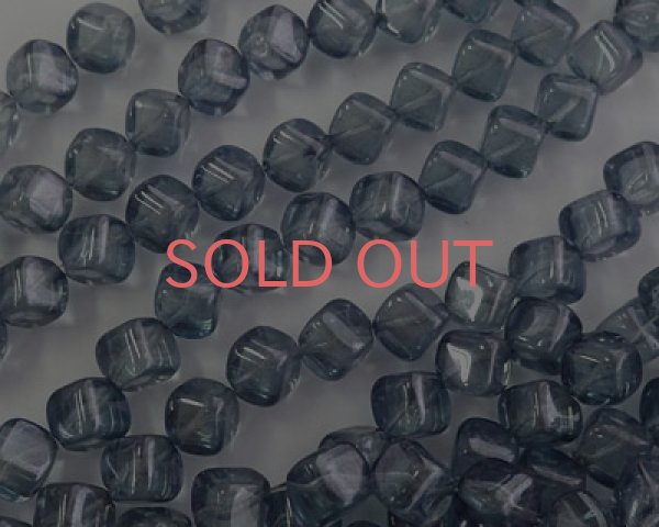 画像1: チェコガラスビーズ/ダイアゴナルキューブ/ラスターブルー/8mm(10個) (1)