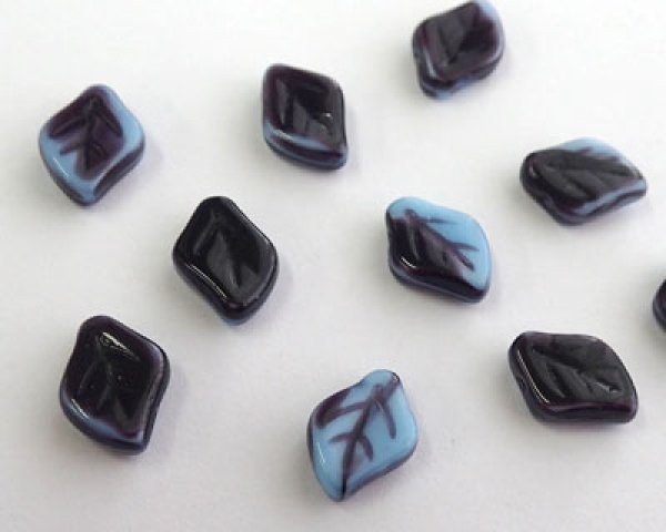 画像2: チェコガラスビーズ/リーフ/ベビーブルー×パープル(10個) (2)
