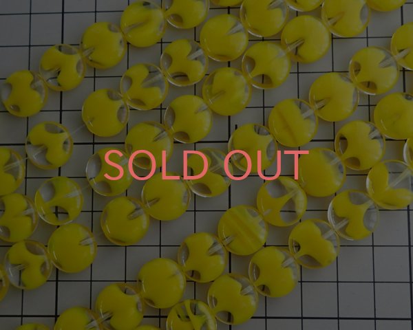 画像2: チェコガラスビーズ/パフコイン/14mm クリア×イエロー(4個) (2)