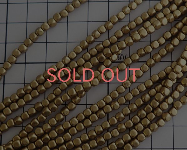 画像2: チェコガラスビーズ/マットゴールド/キューブ/4mm(45個) (2)