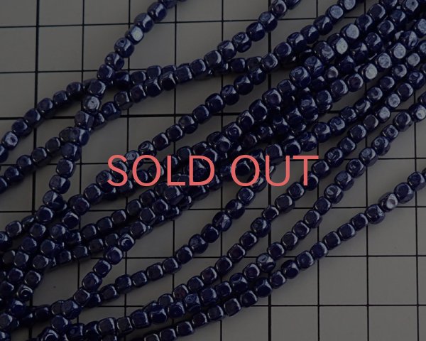 画像2: チェコガラスビーズ/ラスターオペークネイビー/キューブ/4mm(45個) (2)