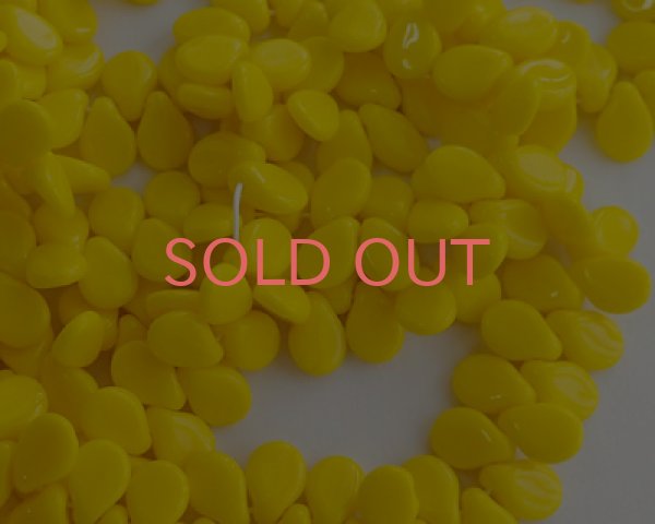 画像2: チェコガラスビーズ/ミニドロップ/イエロー(10個） (2)