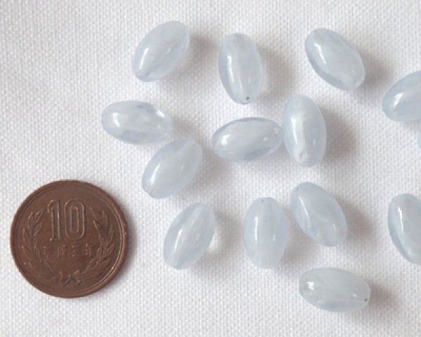 画像2: プラスチックビーズ/オーバル/アイスブルーマーブル(10個) (2)