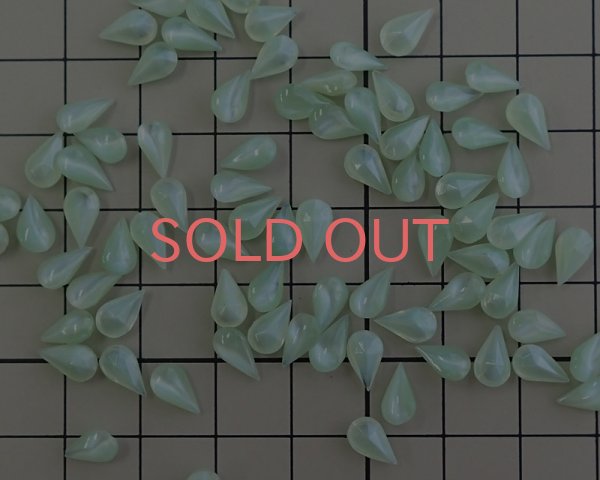 画像2: ヴィンテージ/ドイツ/ガラスストーン/ライトグリーンムーン/8×4.8mm(2個) (2)