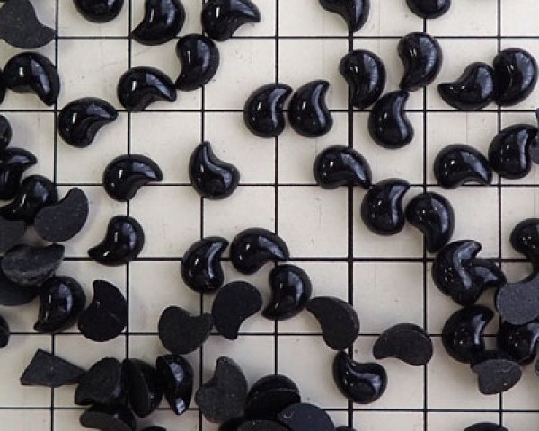 画像3: ヴィンテージ/ガラスカボション/コンマ/ブラック(4個) (3)