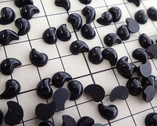 画像2: ヴィンテージ/ガラスカボション/コンマ/ブラック(4個) (2)