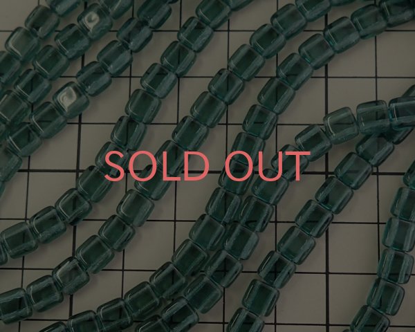 画像2: チェコガラスビーズ/2ホールタイル/プレーリーグリーン(10個） (2)