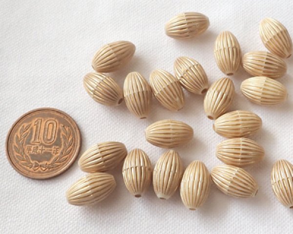 画像2: プラスチックビーズ/アイボリーゴールドライン(10個) (2)