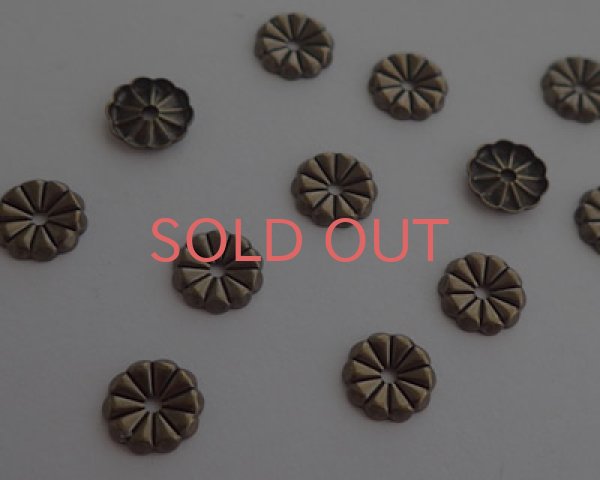 画像1: ブラススタンピング/デイジー/金古美/約9mm (10個) (1)