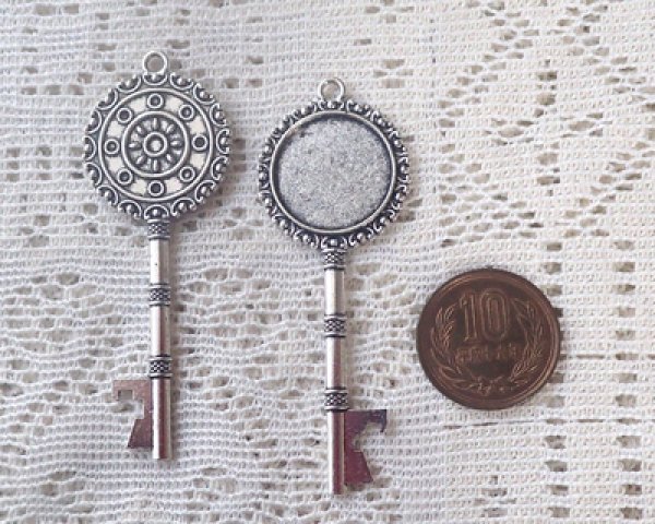 画像2: セッティング/メタル/鍵型J/銀古美(1個) (2)