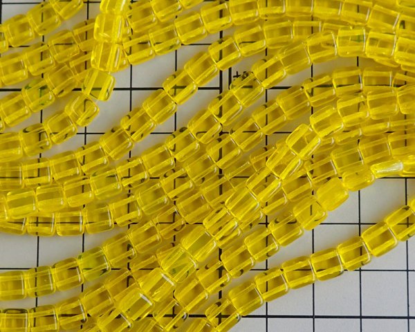 画像2: チェコガラスビーズ/2ホールタイル/レモンイエロー(10個） (2)