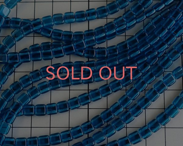 画像2: チェコガラスビーズ/2ホールタイル/カプリブルー(10個） (2)