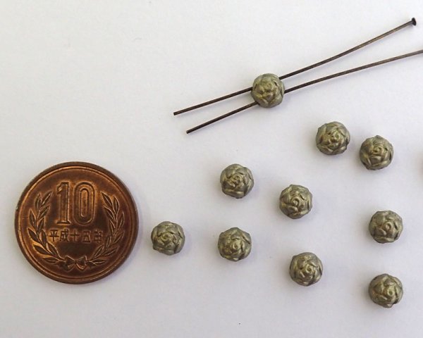 画像2: チェコガラスビーズ/2ホールカボション/ローズ/アンティークゴールド(8個) (2)