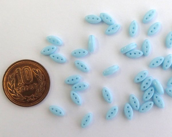 画像2: チェコガラスビーズ/3ホール/ベビーブルー(10個) (2)