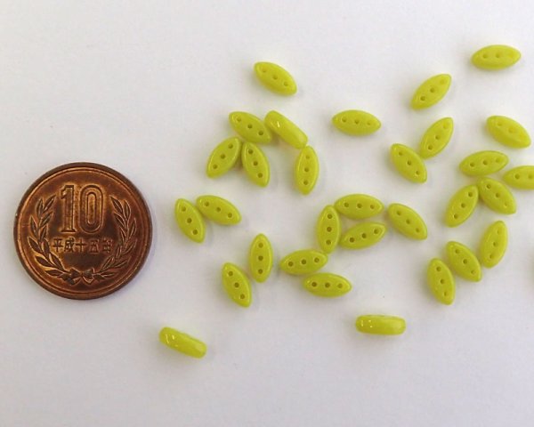 画像2: チェコガラスビーズ/3ホール/シャルトリューズ(10個) (2)