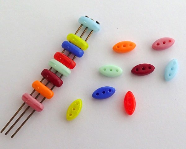 画像3: チェコガラスビーズ/3ホール/ベビーブルー(10個) (3)