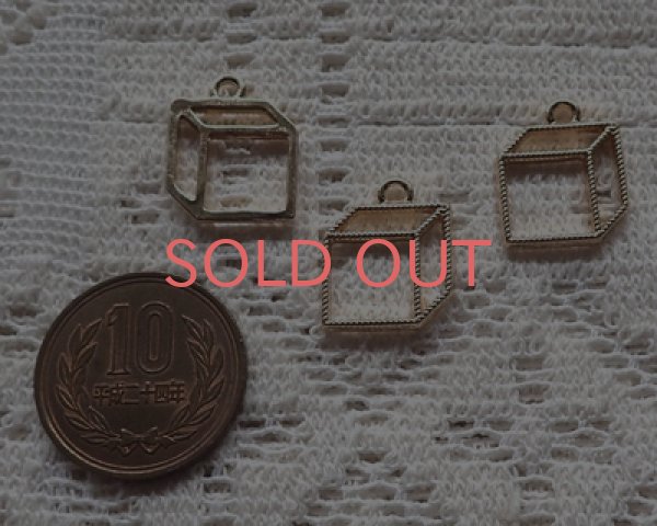 画像2: メタルチャーム/キューブ/ライトゴールド(4個) (2)