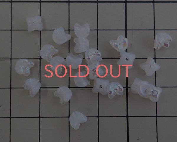 画像2: チェコガラスビーズ/ミニフラワー/ミルキーホワイトオーロラ（20個） (2)