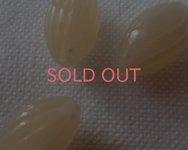 画像2: プラスチックビーズ/ウェーブオーバル/クリームマーブル(10個) (2)