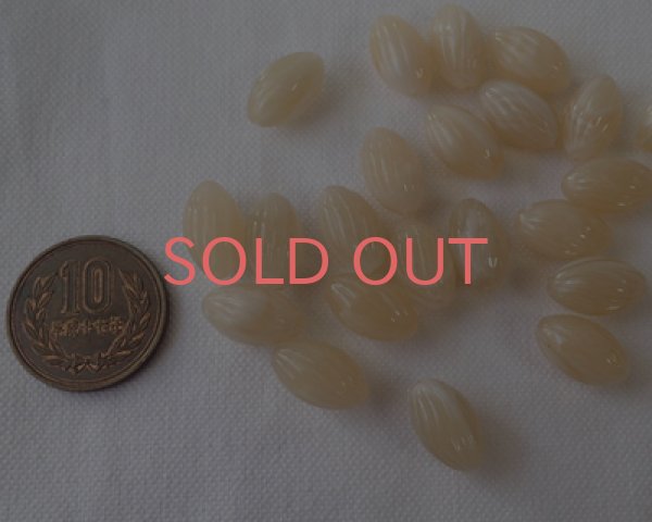 画像3: プラスチックビーズ/ウェーブオーバル/クリームマーブル(10個) (3)