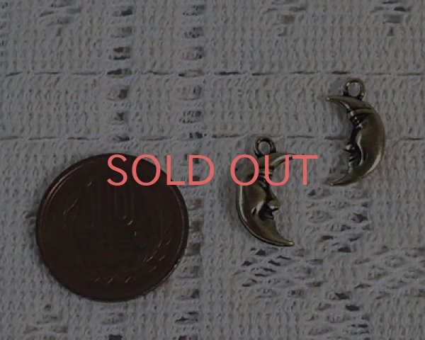 画像2: /メタルチャーム/三日月/横顔/金古美(1個) (2)