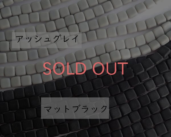 画像2: チェコガラスビーズ/2ホールタイル/マットブラック(10個） (2)