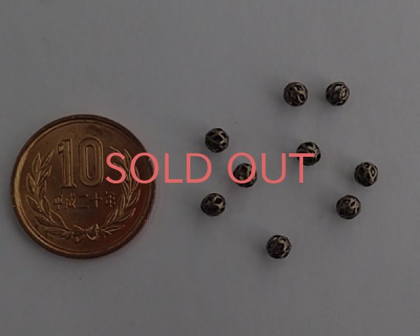 画像2: メタルビーズ/透かしラウンド/金古美4mm(10個) (2)