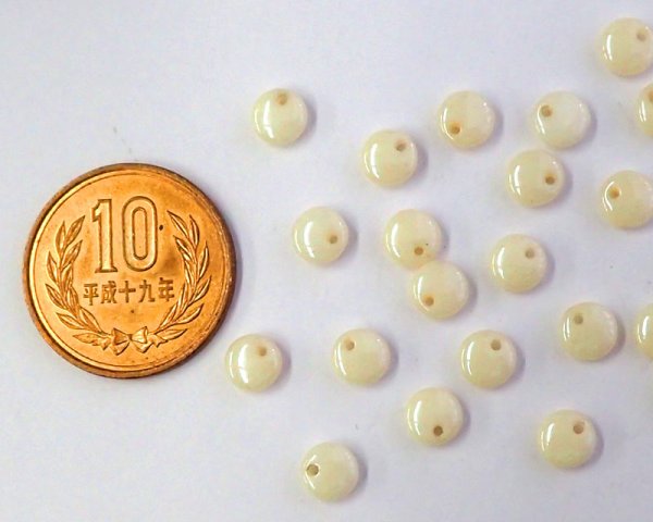 画像2: チェコガラスビーズ/パフラウンドドロップ/6mm/ラスターオペークシャンパーニュ(10個) (2)