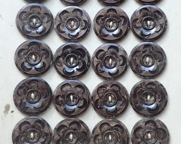 画像2: ヴィンテージ/プラスチック/イギリス/ブラウンマーブルフラワーボタン(1個) (2)