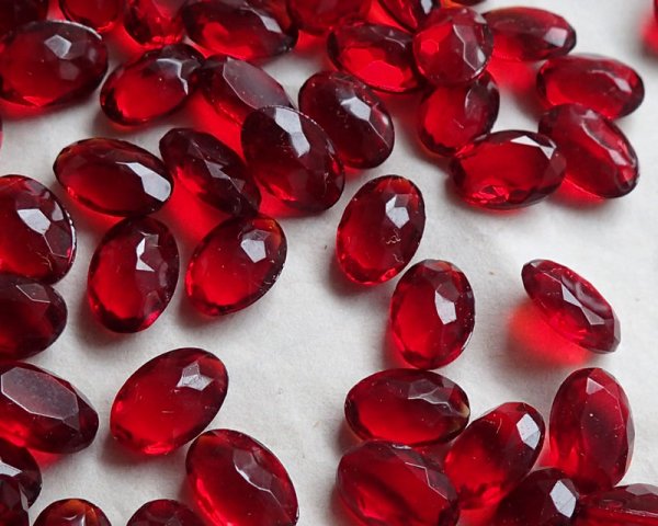 画像2: ヴィンテージ/チェコ/ガラスストーン/シャムルビー/約12×8mm(1個) (2)