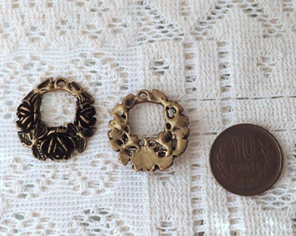 画像2: メタルチャーム/ローズリース/金古美(1個) (2)