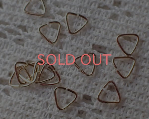 画像1: 三角カン/ライトゴールド/5mm（20個） (1)